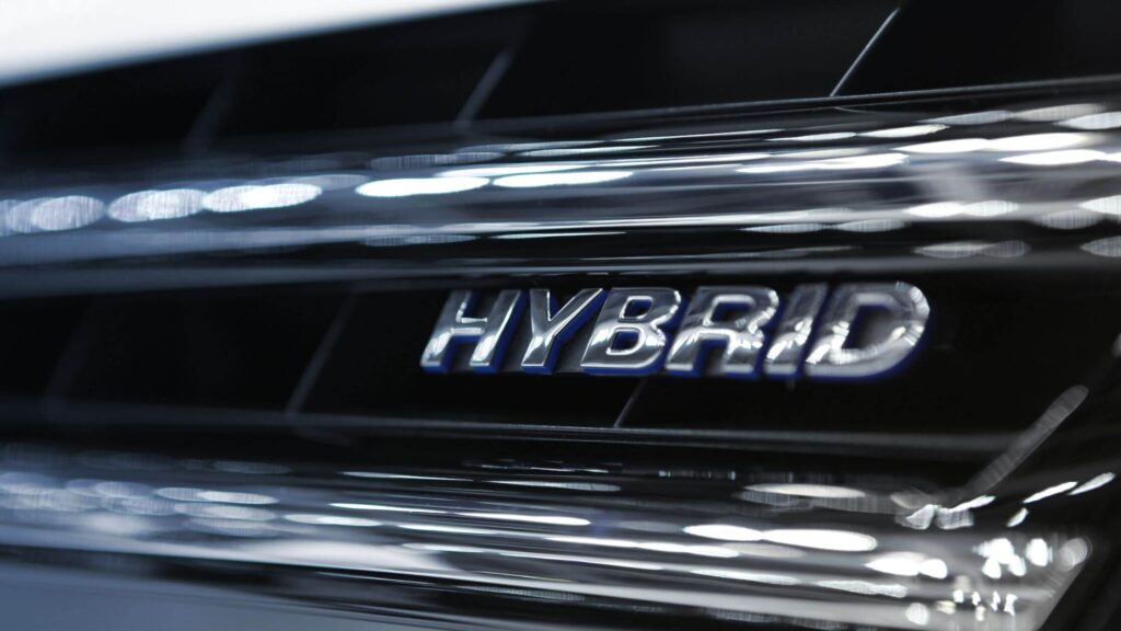 Pneumatiky s nízkym valivým odporom pre hybridné auto