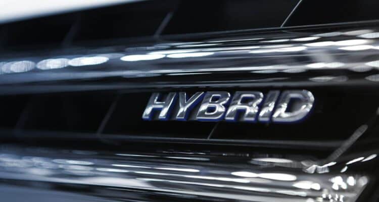 Pneumatiky s nízkym valivým odporom pre hybridné auto
