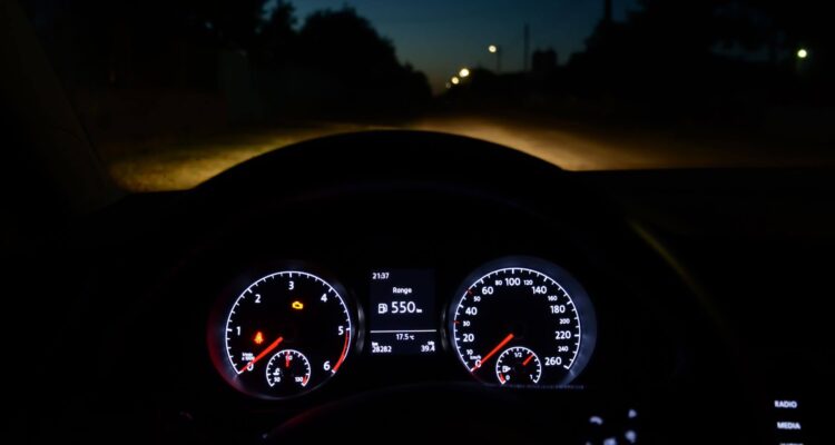 Ako bezpečne jazdiť v noci