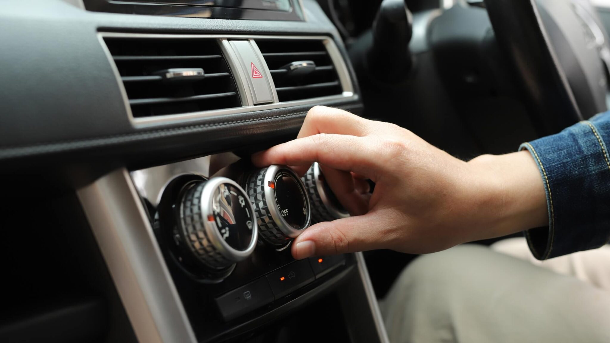 Ako skontrolovať klimatizáciu v aute